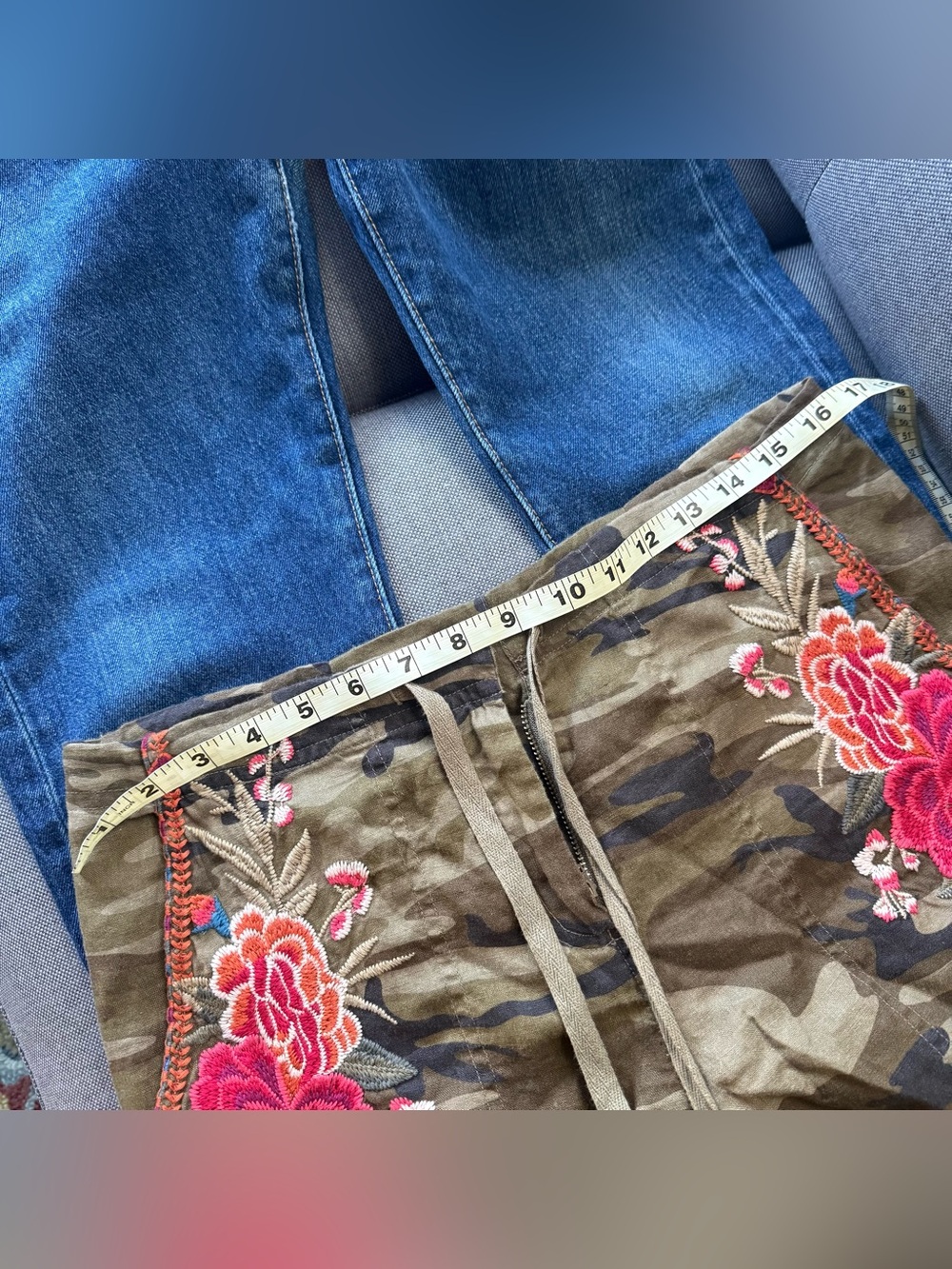 Johnny Was Embroidered Floral Camo Shorts - Olive Green 100% Linen - Picture 6 of 8